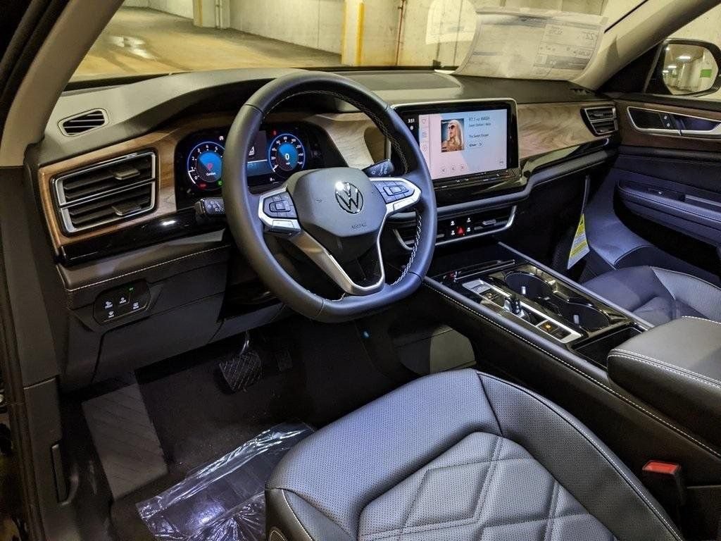 New 2026 Volkswagen Atlas SE w/ Black Wheel Package AWD/4WD image 8
