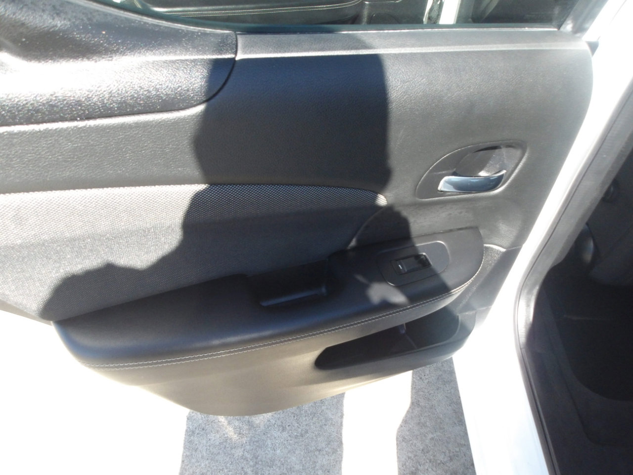 Used 2012 Dodge Avenger SE image 16