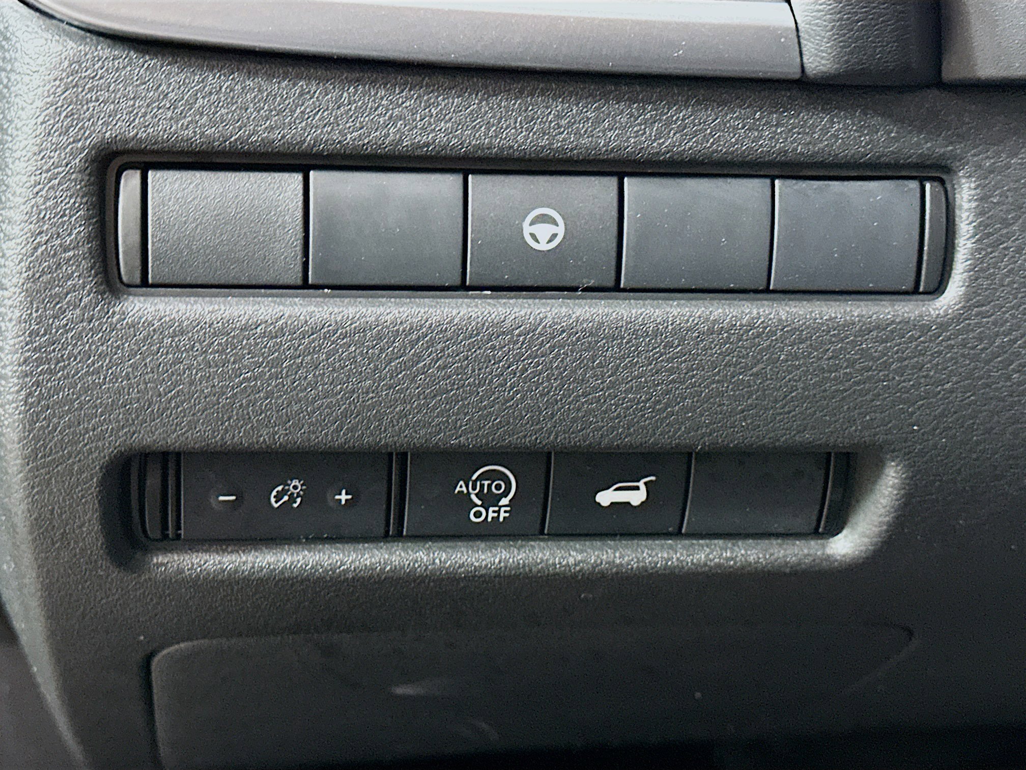 Used 2025 Nissan Rogue SV image 17