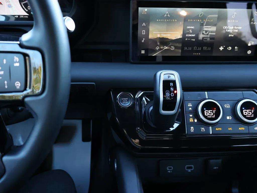 Certified 2024 Land Rover Defender 110 X-Dynamic SE AWD/4WD image 16