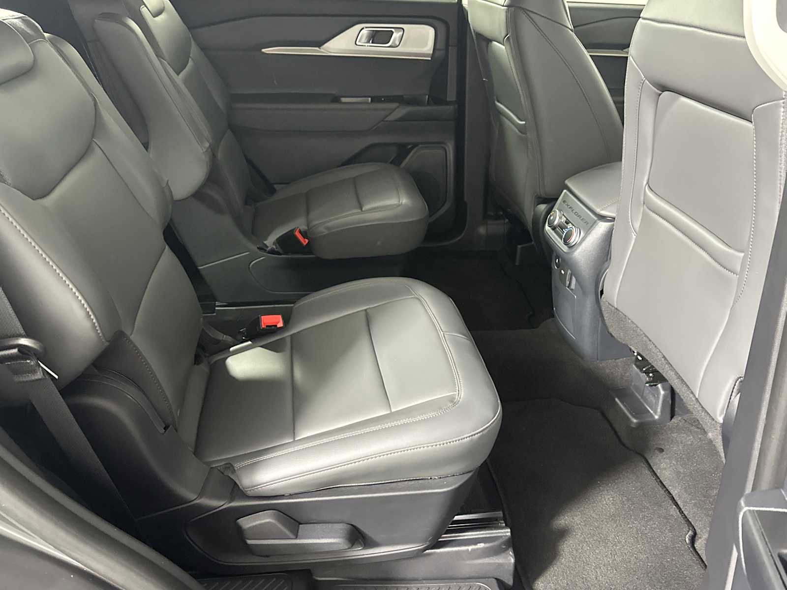 Used 2025 Ford Explorer Active w/ Active Comfort Package RWD image 20