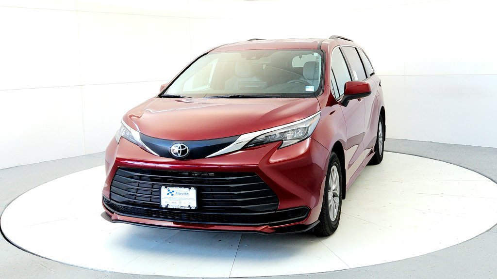 New 2026 Toyota Sienna LE AWD/4WD image 2