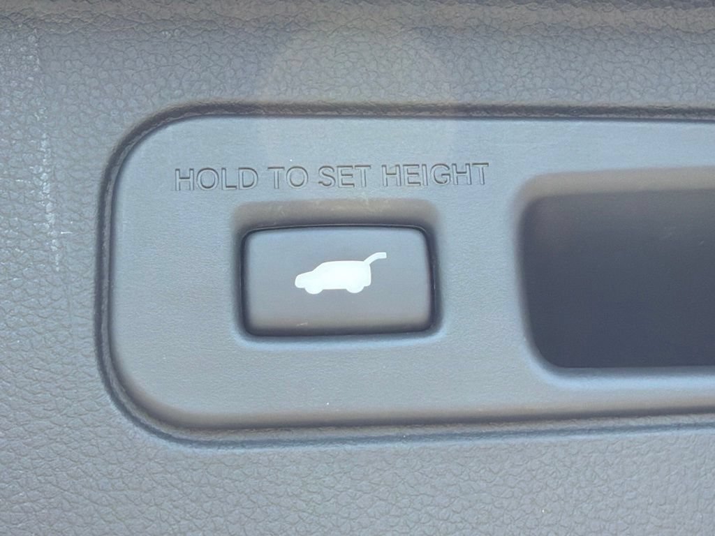 Used 2023 Honda Pilot Touring image 17