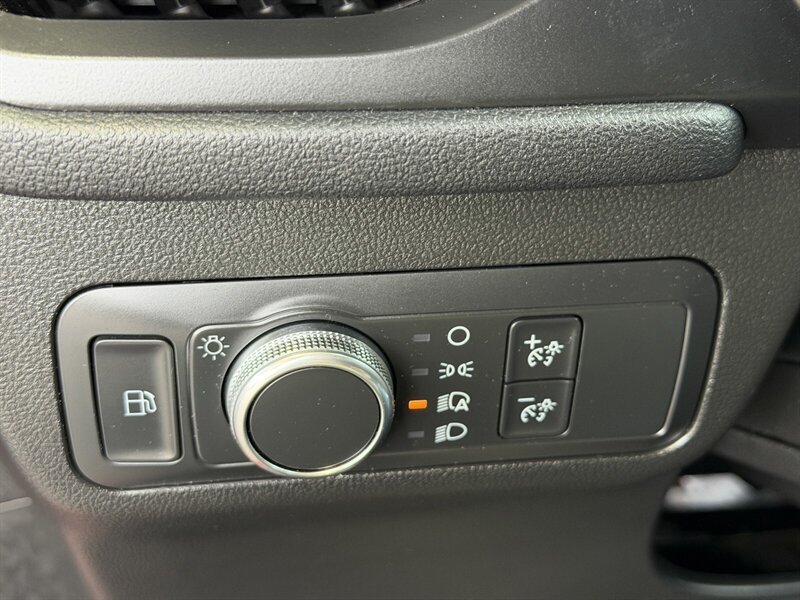 Used 2020 Ford Escape SE Sport FWD image 27