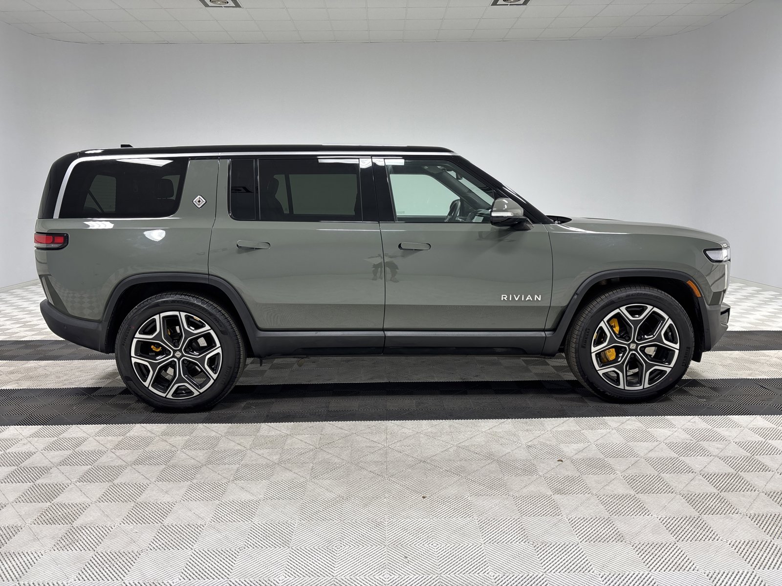 Used 2022 Rivian R1S Launch Edition image 6