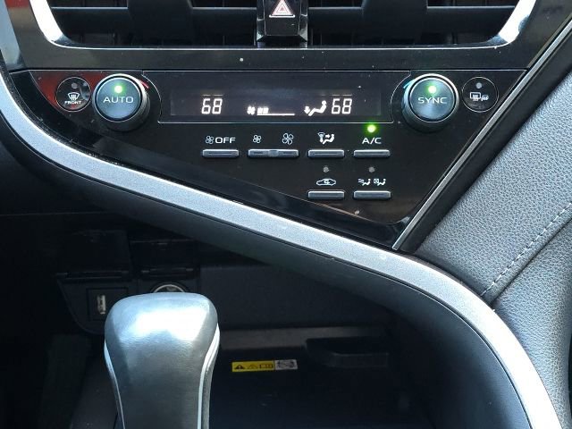 Used 2022 Toyota Camry XLE w/ Navigation Upgrade Package image 34