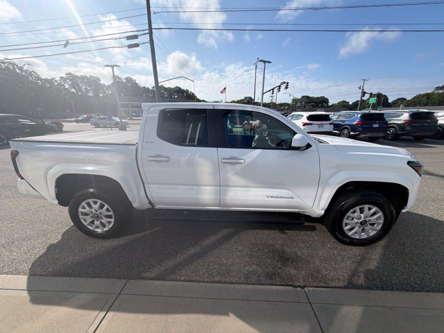 Used 2025 Toyota Tacoma SR5 AWD/4WD image 11