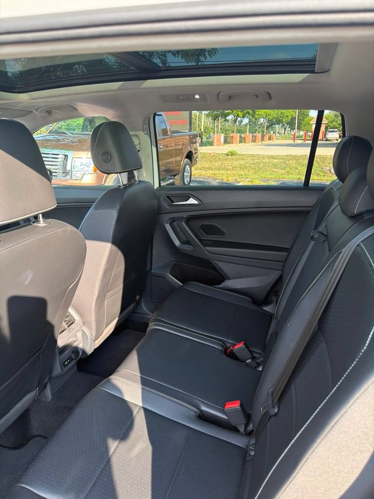 Used 2021 Volkswagen Tiguan SE w/ Panoramic Sunroof Package FWD image 8
