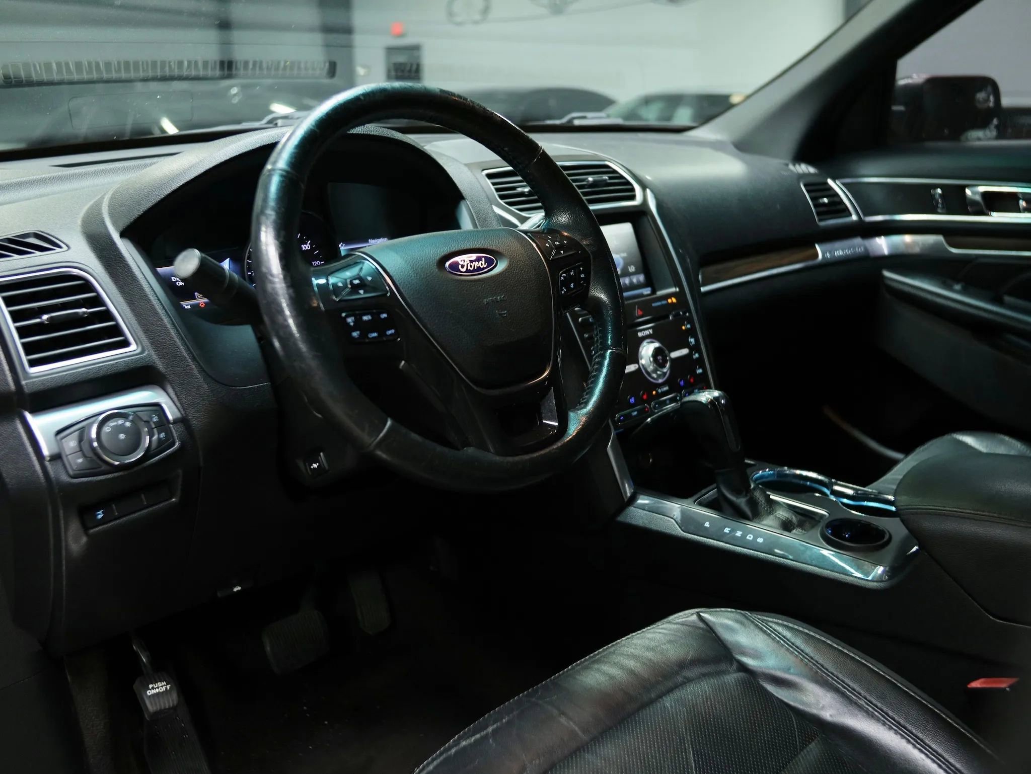 Used 2016 Ford Explorer Limited image 19