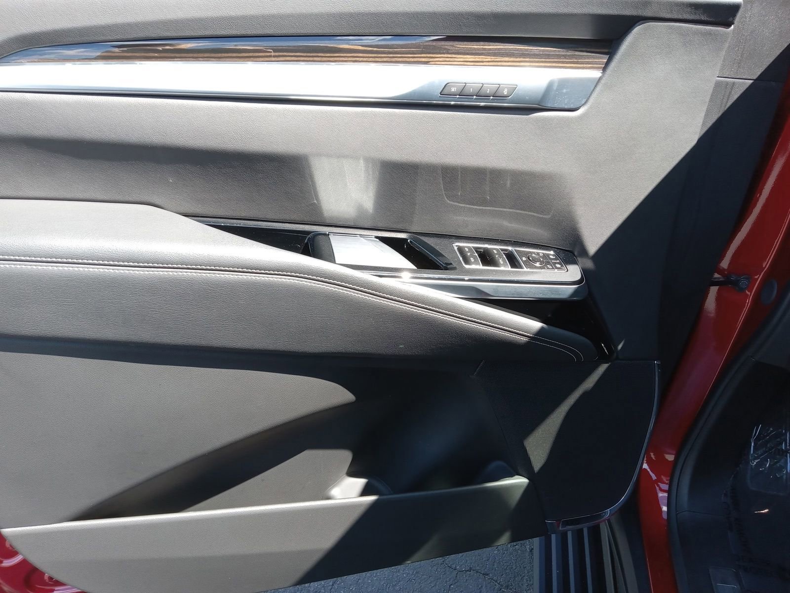 Used 2025 Cadillac Escalade Premium Luxury AWD/4WD image 9