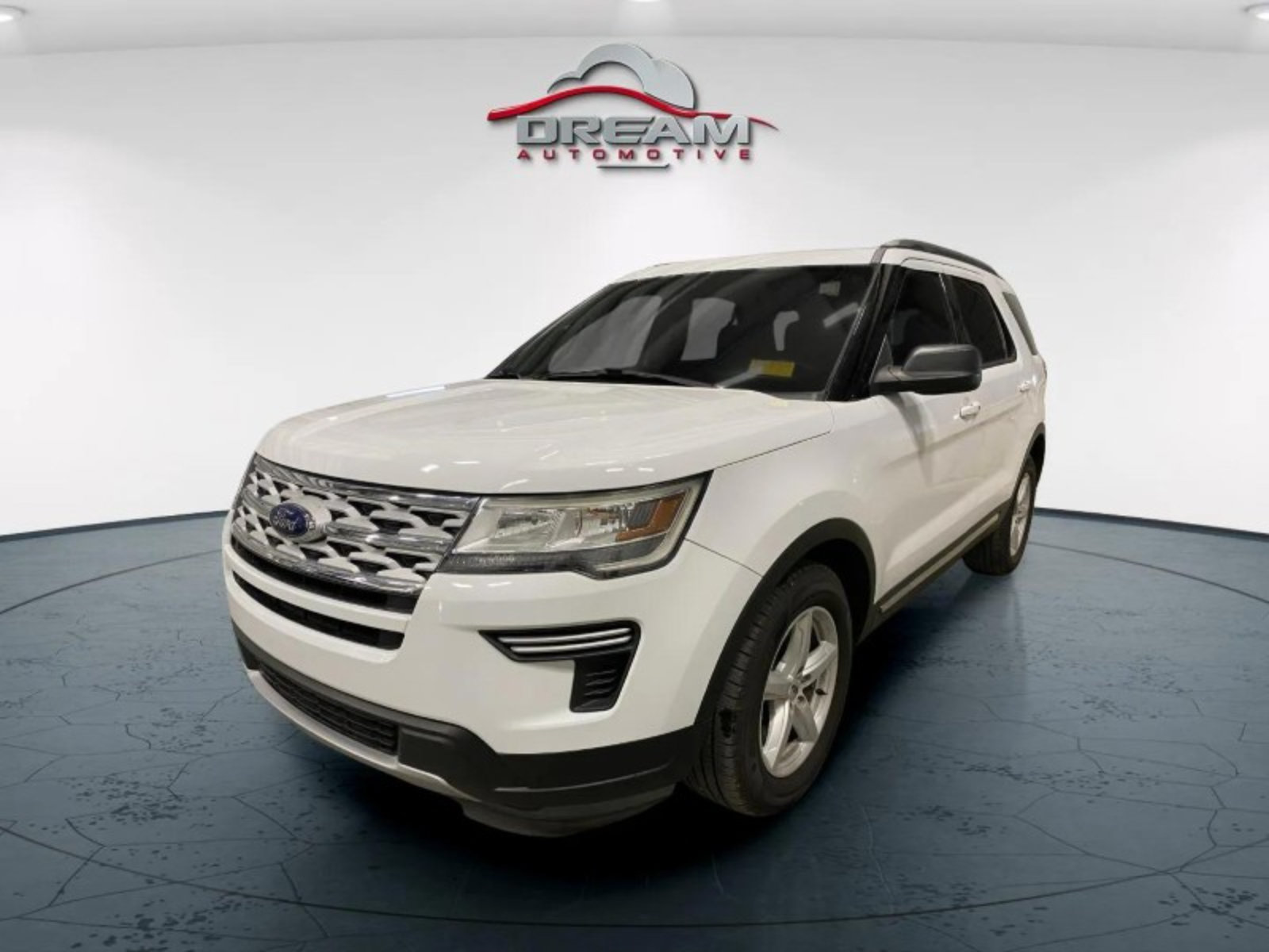 Used 2019 Ford Explorer XLT FWD image 3