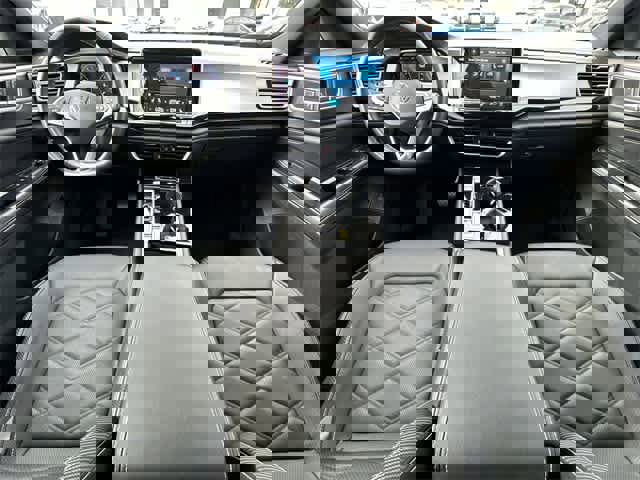 Used 2024 Volkswagen Atlas Cross Sport SE image 19