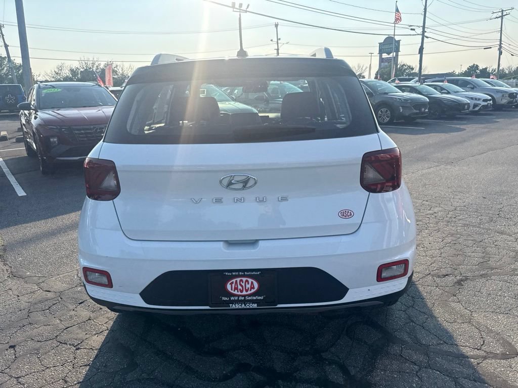 Used 2024 Hyundai Venue Limited FWD image 6