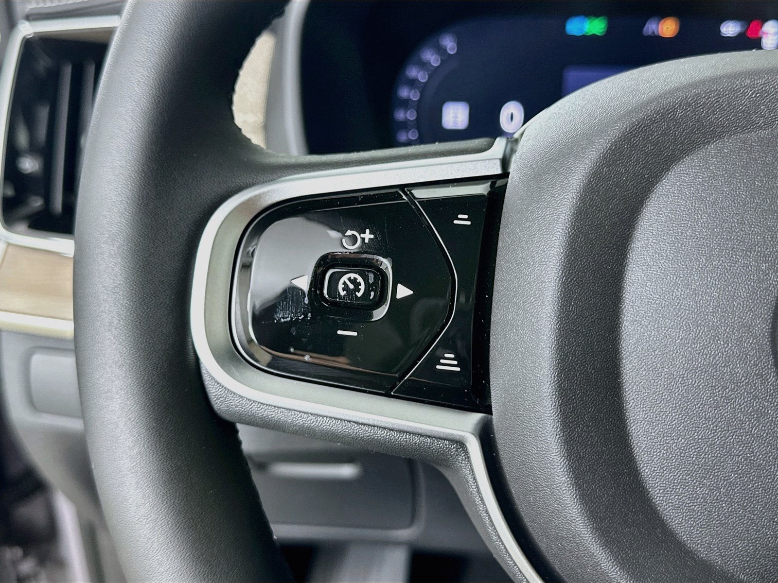 New 2026 Volvo XC90 T8 Plus w/ Protection Package AWD/4WD image 18