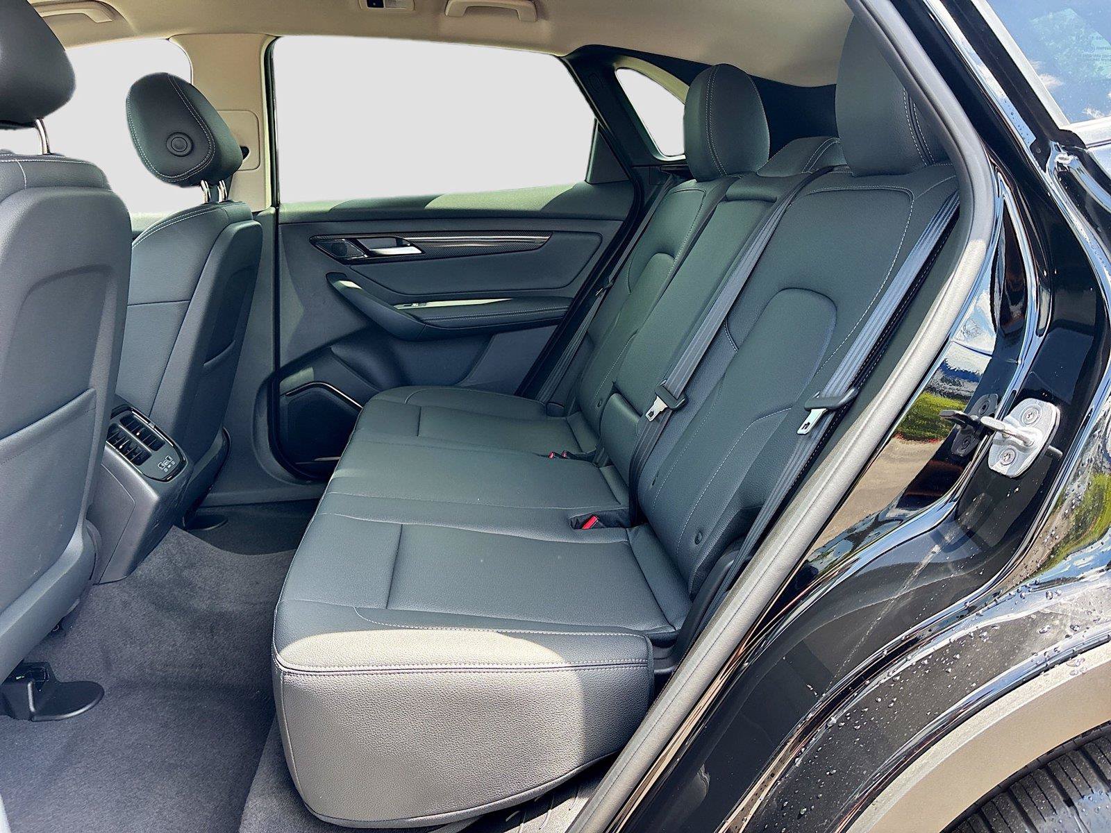 New 2025 VinFast VF 8 Eco AWD/4WD image 23
