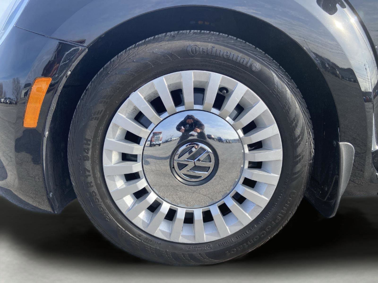 Used 2013 Volkswagen Beetle 2.5 image 14