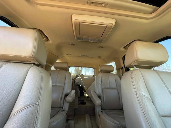 Used 2007 GMC Yukon XL SLT w/ SLT Preferred Equipment Group AWD/4WD image 32