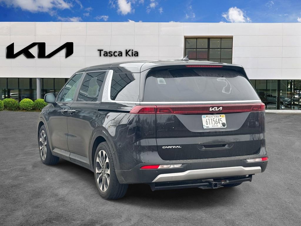 Used 2023 Kia Carnival EX image 7