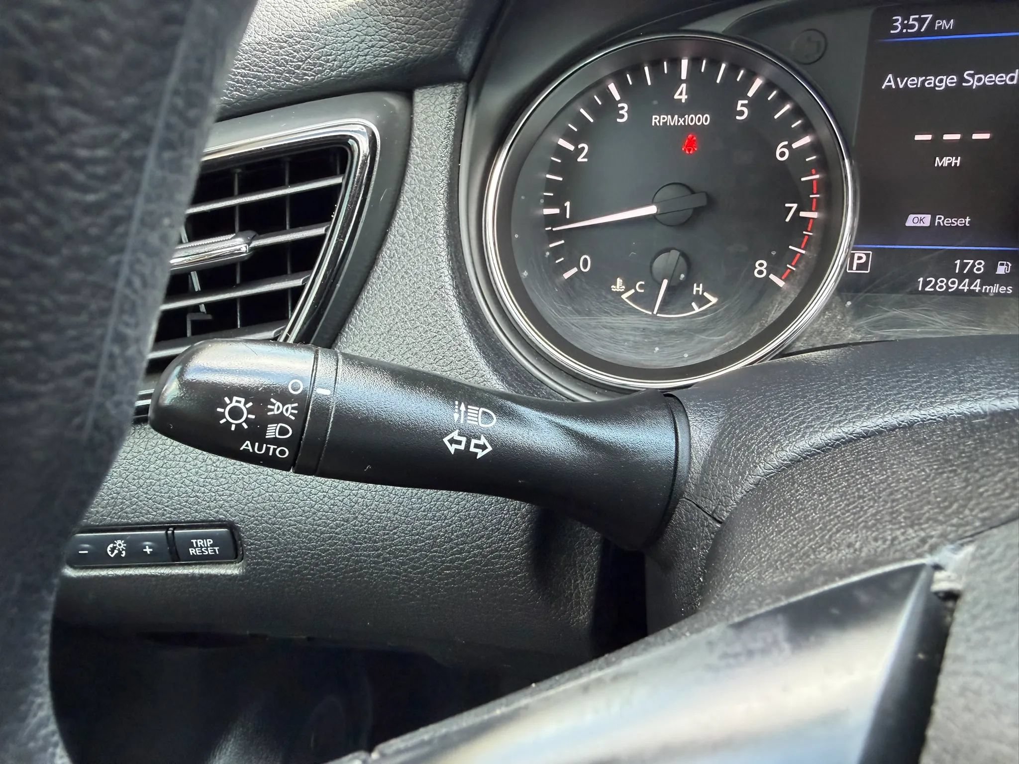 Used 2020 Nissan Rogue S AWD/4WD image 14