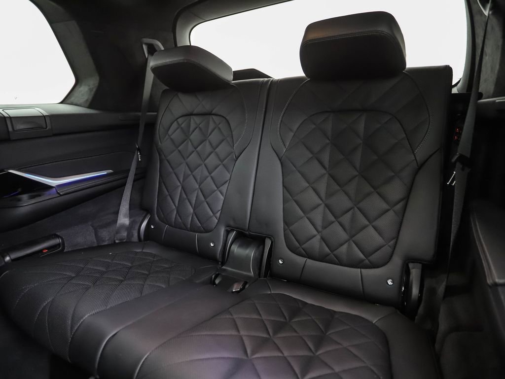 Used 2024 BMW X7 xDrive40i w/ Executive Package image 24