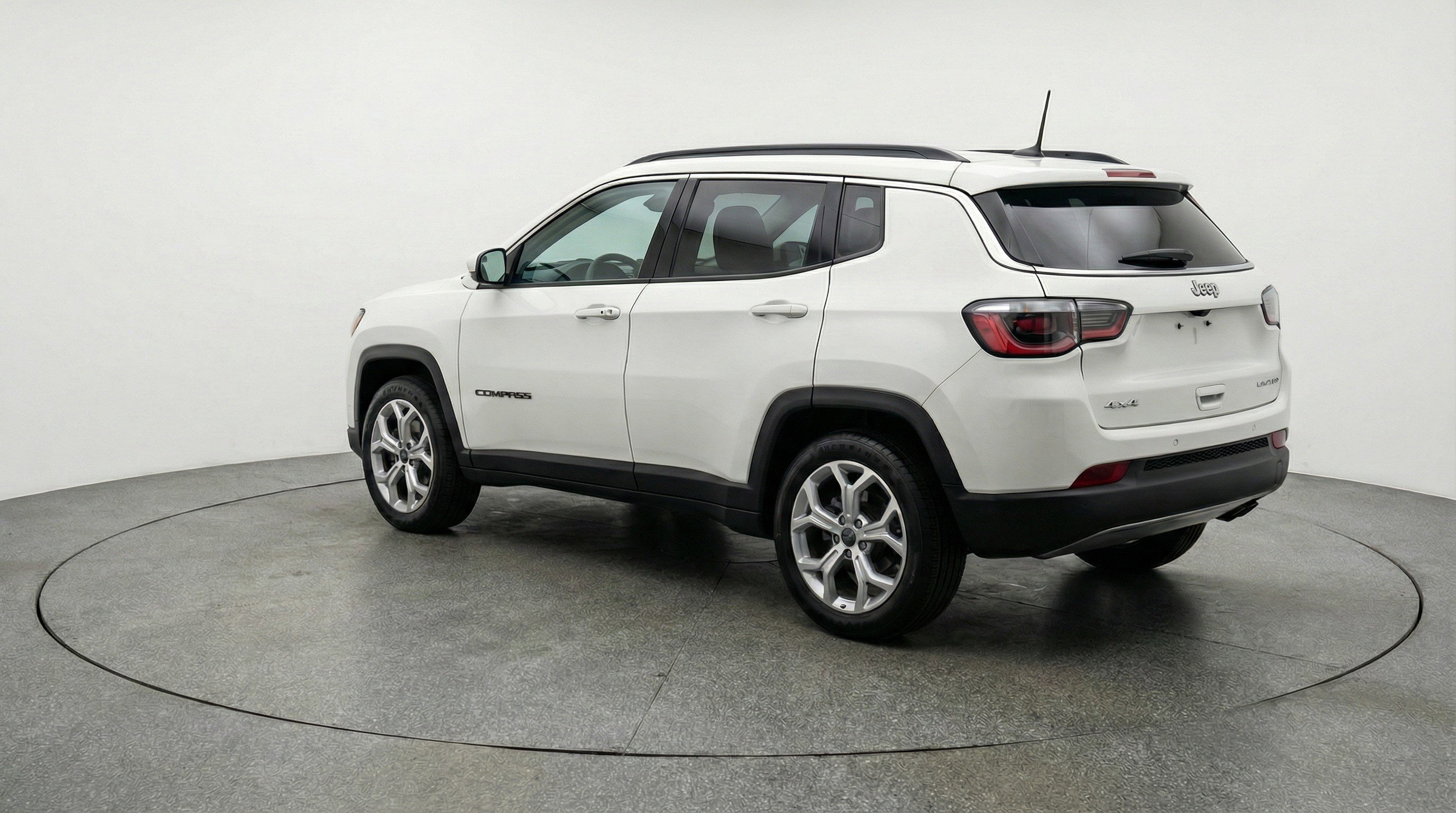 Used 2025 Jeep Compass Latitude image 6