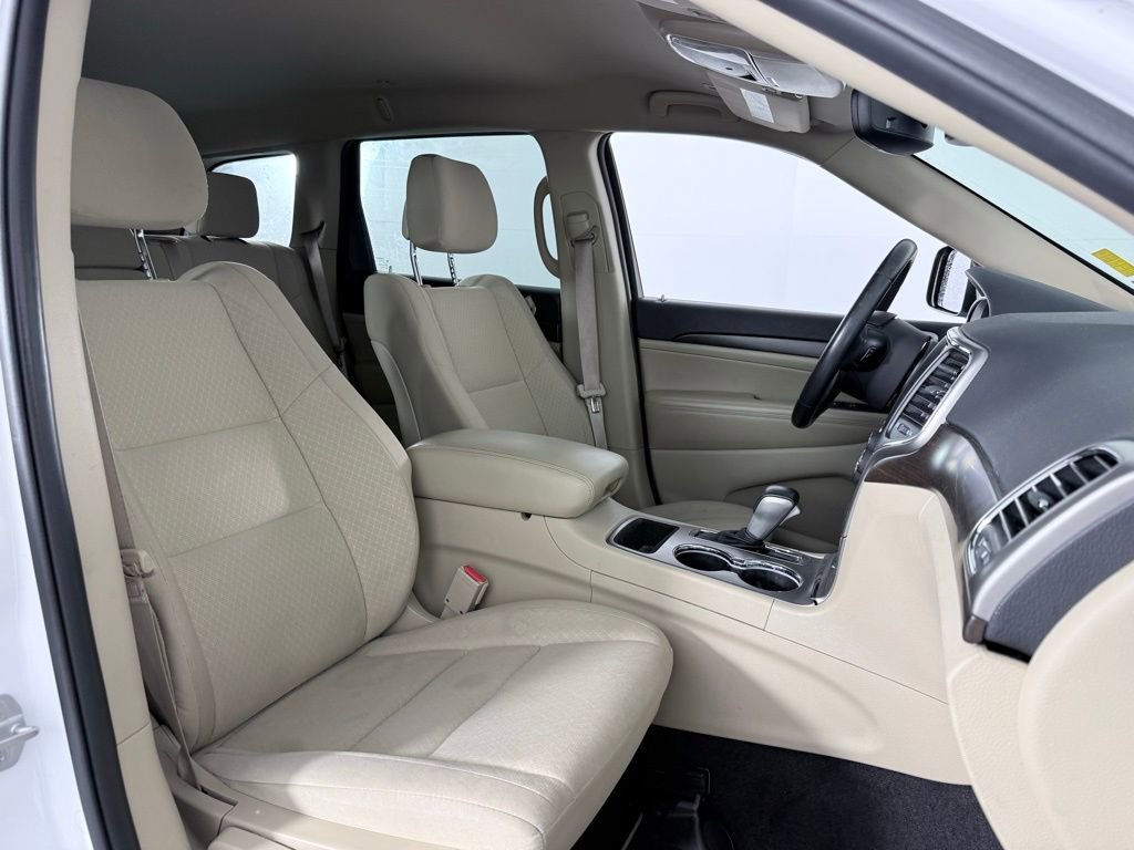 Used 2018 Jeep Grand Cherokee Laredo image 12