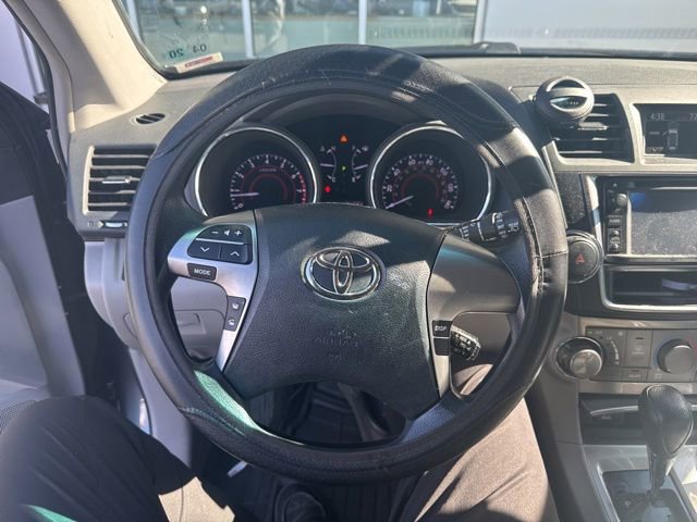 Used 2013 Toyota Highlander Plus FWD image 5