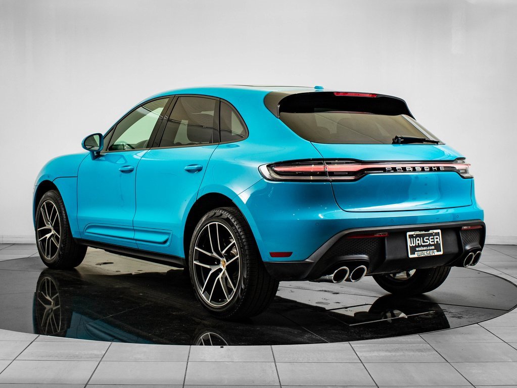 Certified 2023 Porsche Macan image 3