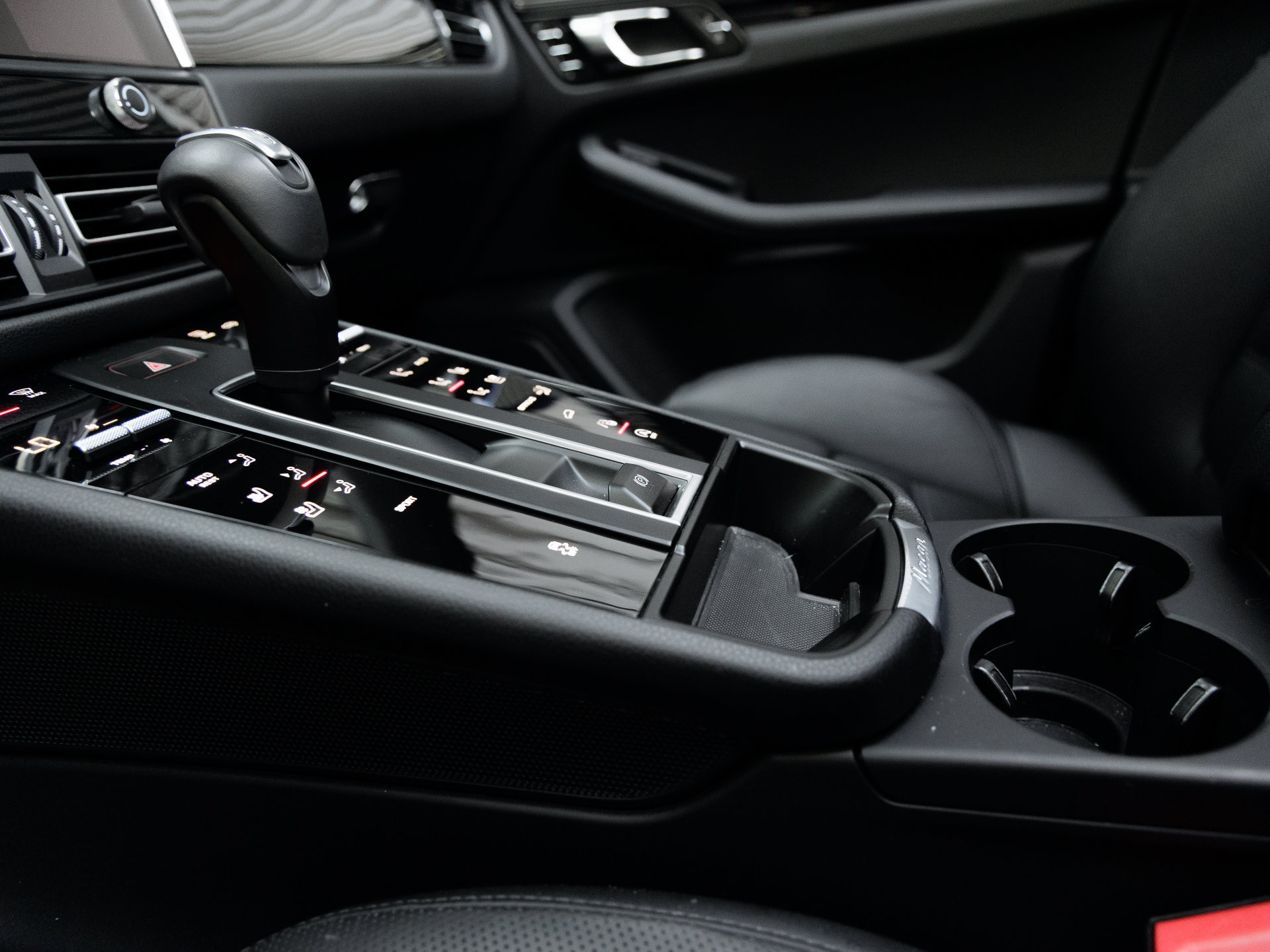 Certified 2026 Porsche Macan AWD/4WD image 23
