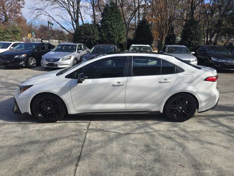 Used 2021 Toyota Corolla SE image 2