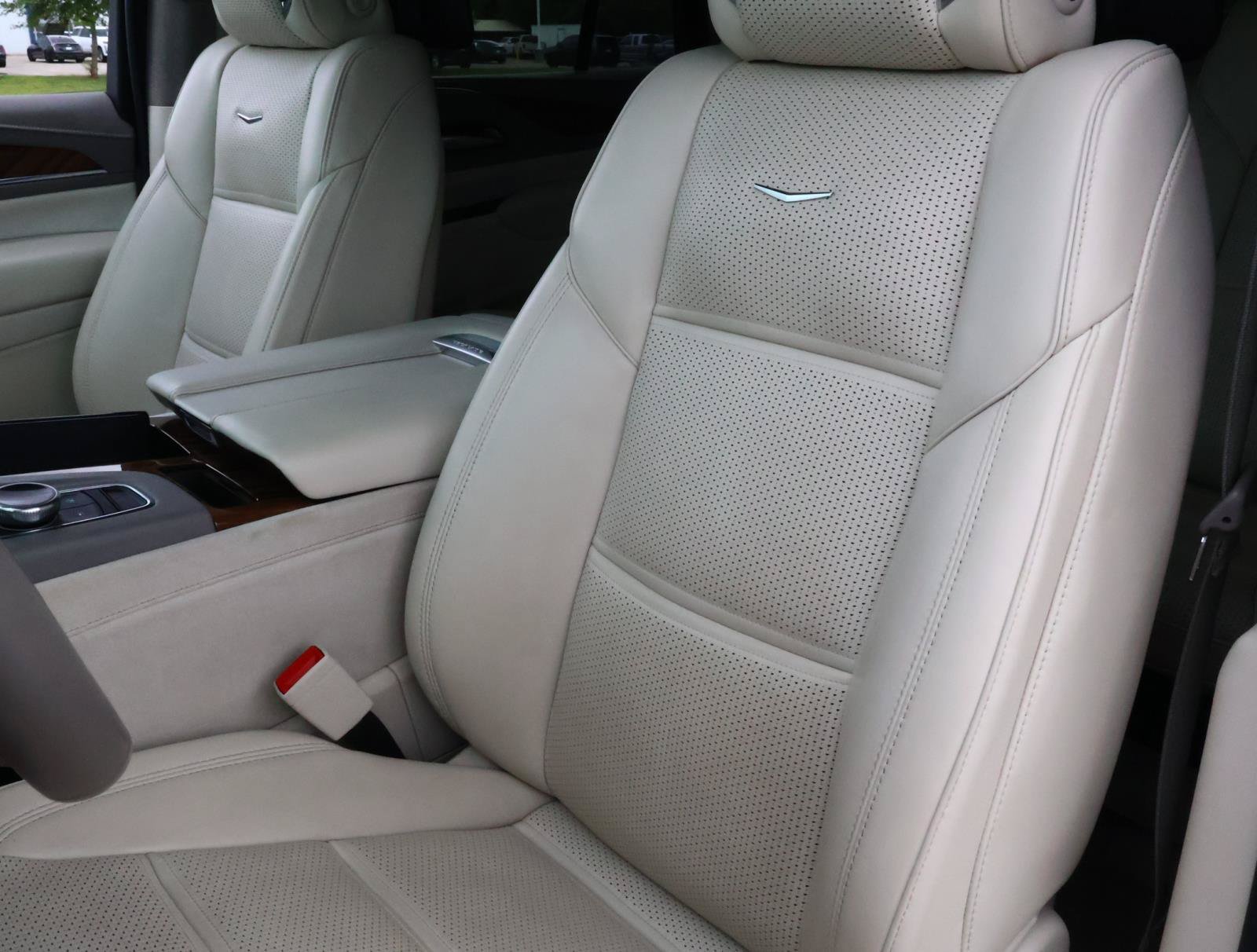 Used 2023 Cadillac Escalade Premium Luxury Platinum w/ LPO, Radiant Package AWD/4WD image 15