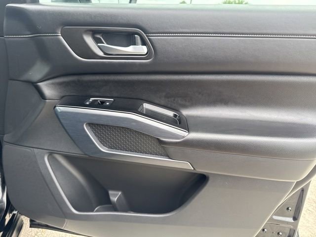 Used 2024 Nissan Pathfinder SL FWD image 19