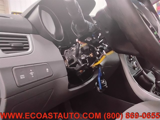 Used 2015 Hyundai Elantra SE w/ Option Group 02 FWD image 18