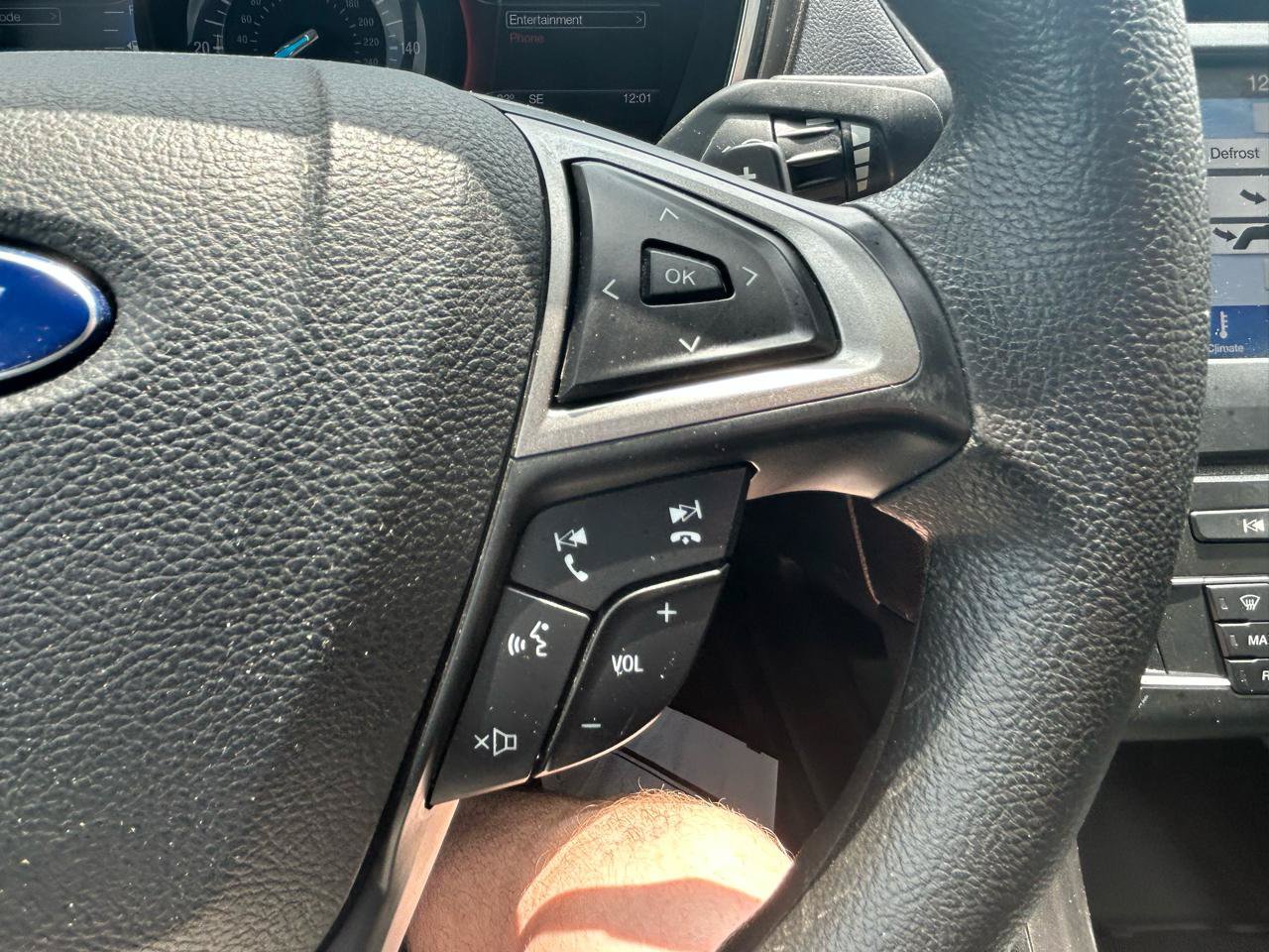 Used 2017 Ford Fusion SE w/ Fusion SE Technology Package FWD image 19
