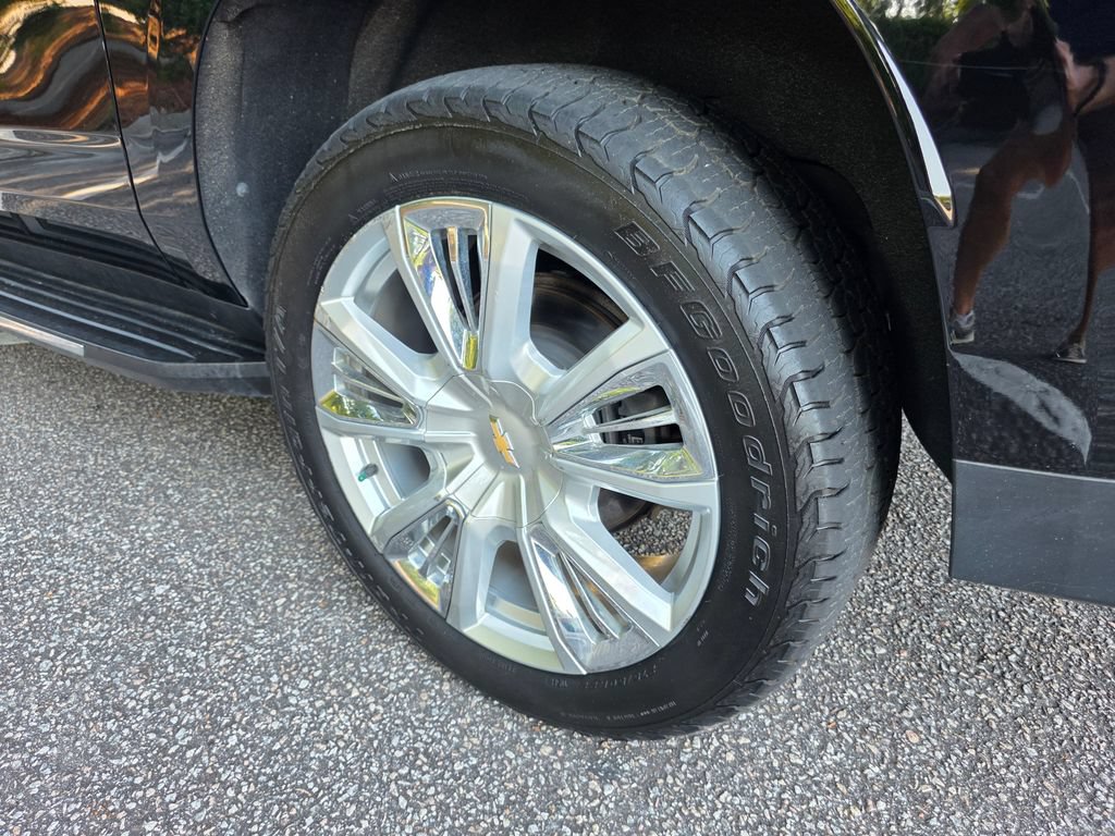 Used 2021 Chevrolet Suburban High Country AWD/4WD image 32