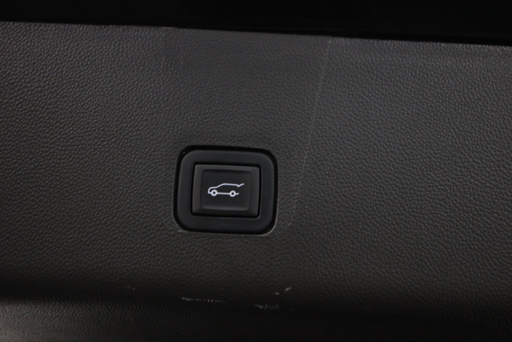 Used 2022 Chevrolet Traverse LT w/ LPO, Floor Liner Package AWD/4WD image 7