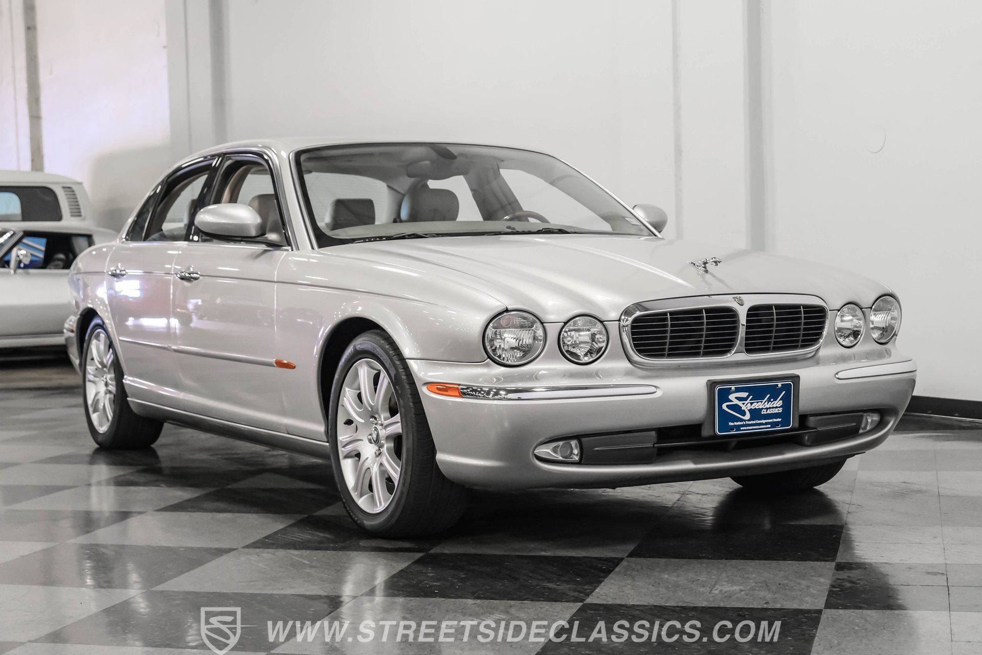 Used 2004 Jaguar XJ8 image 16