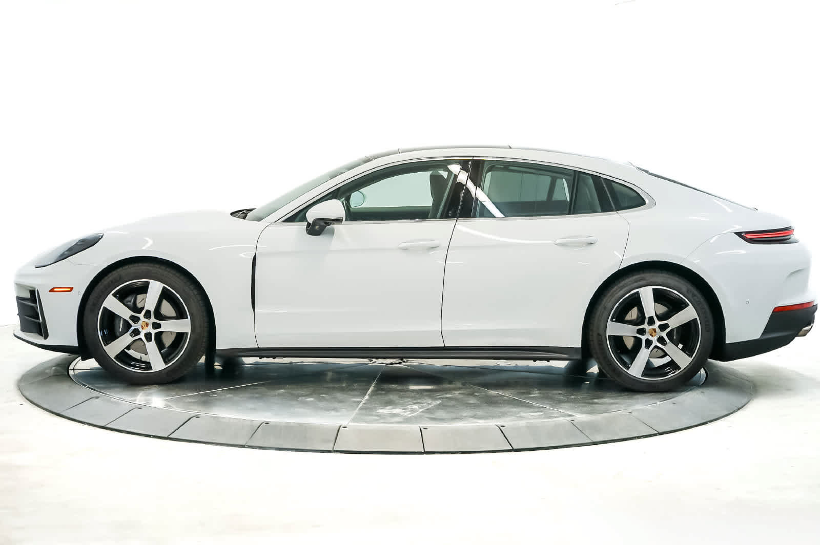 Certified 2025 Porsche Panamera 4 AWD/4WD image 2