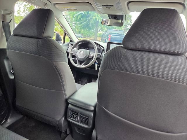 Used 2023 Toyota RAV4 LE AWD/4WD image 16