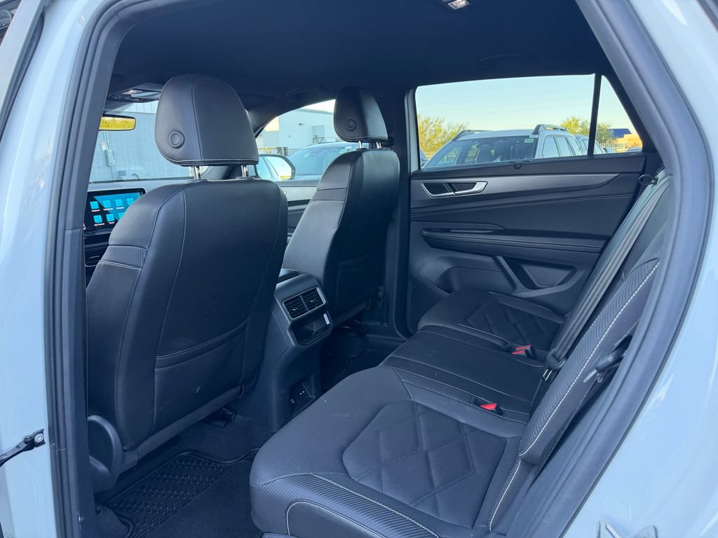 Used 2024 Volkswagen Atlas Cross Sport SE AWD/4WD image 5