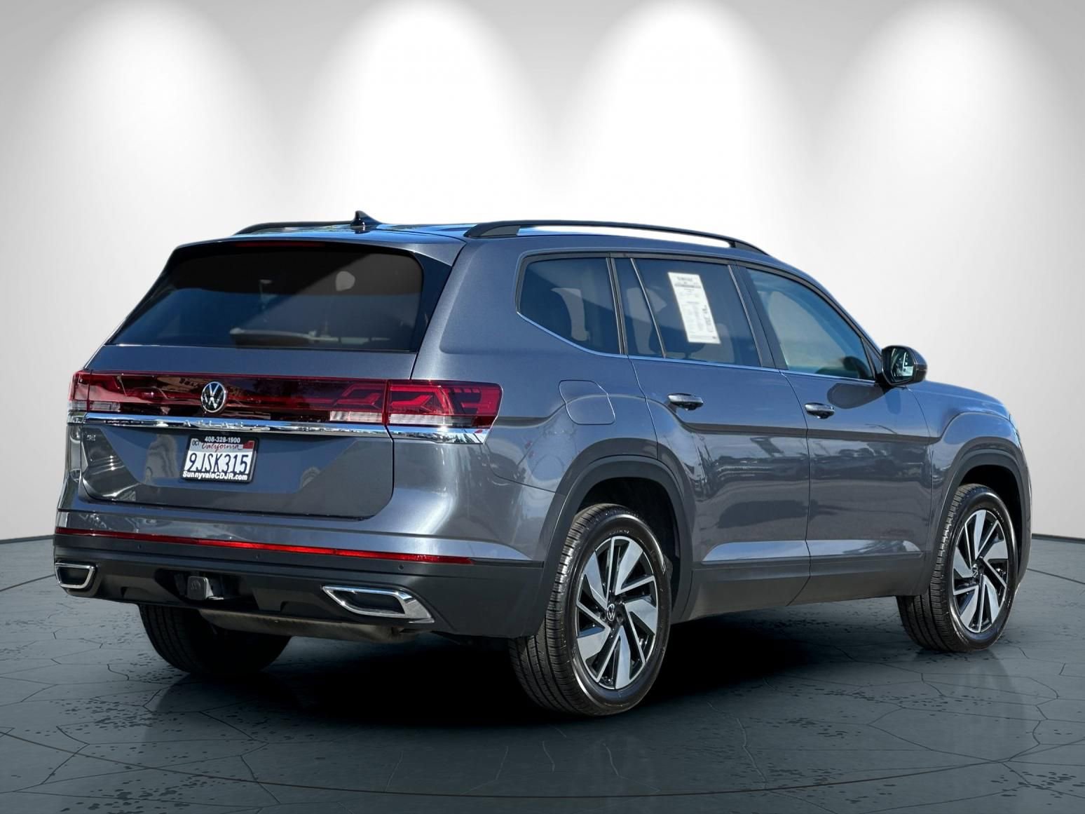 Used 2024 Volkswagen Atlas SE image 4