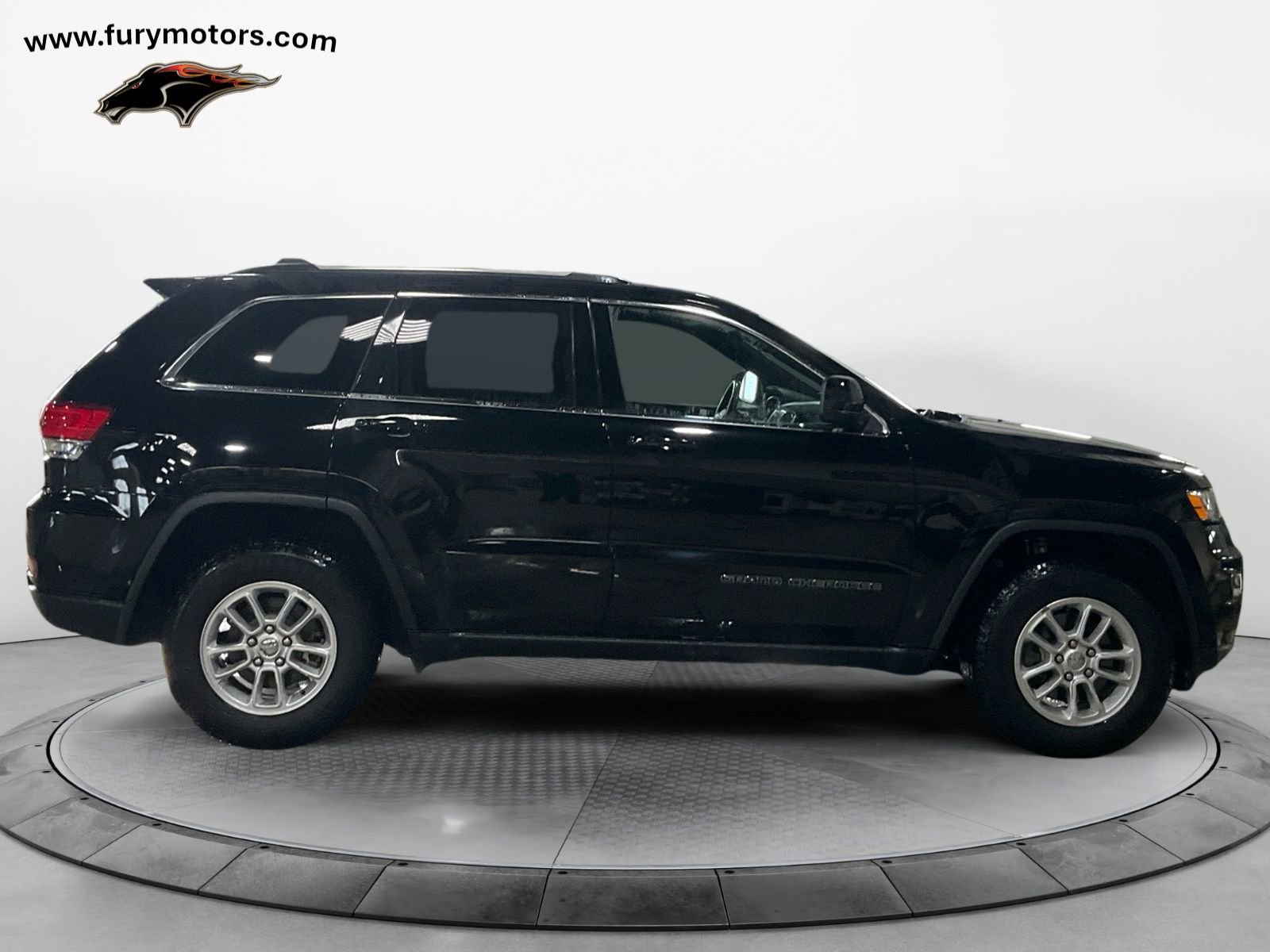 Used 2019 Jeep Grand Cherokee Laredo image 2
