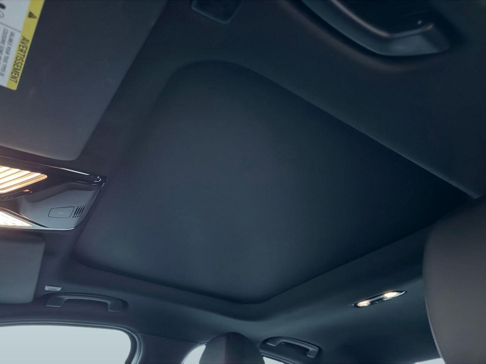 Used 2021 BMW 330i Sedan w/ Premium Package image 15