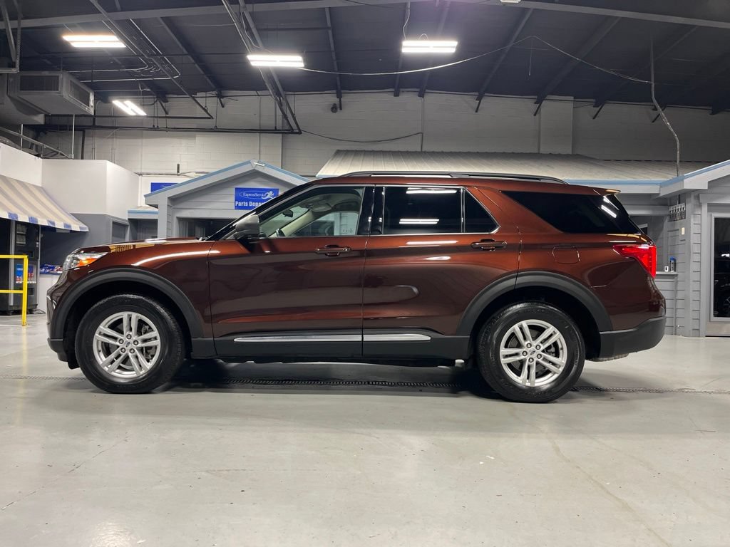Used 2020 Ford Explorer XLT w/ Comfort Package AWD/4WD image 4
