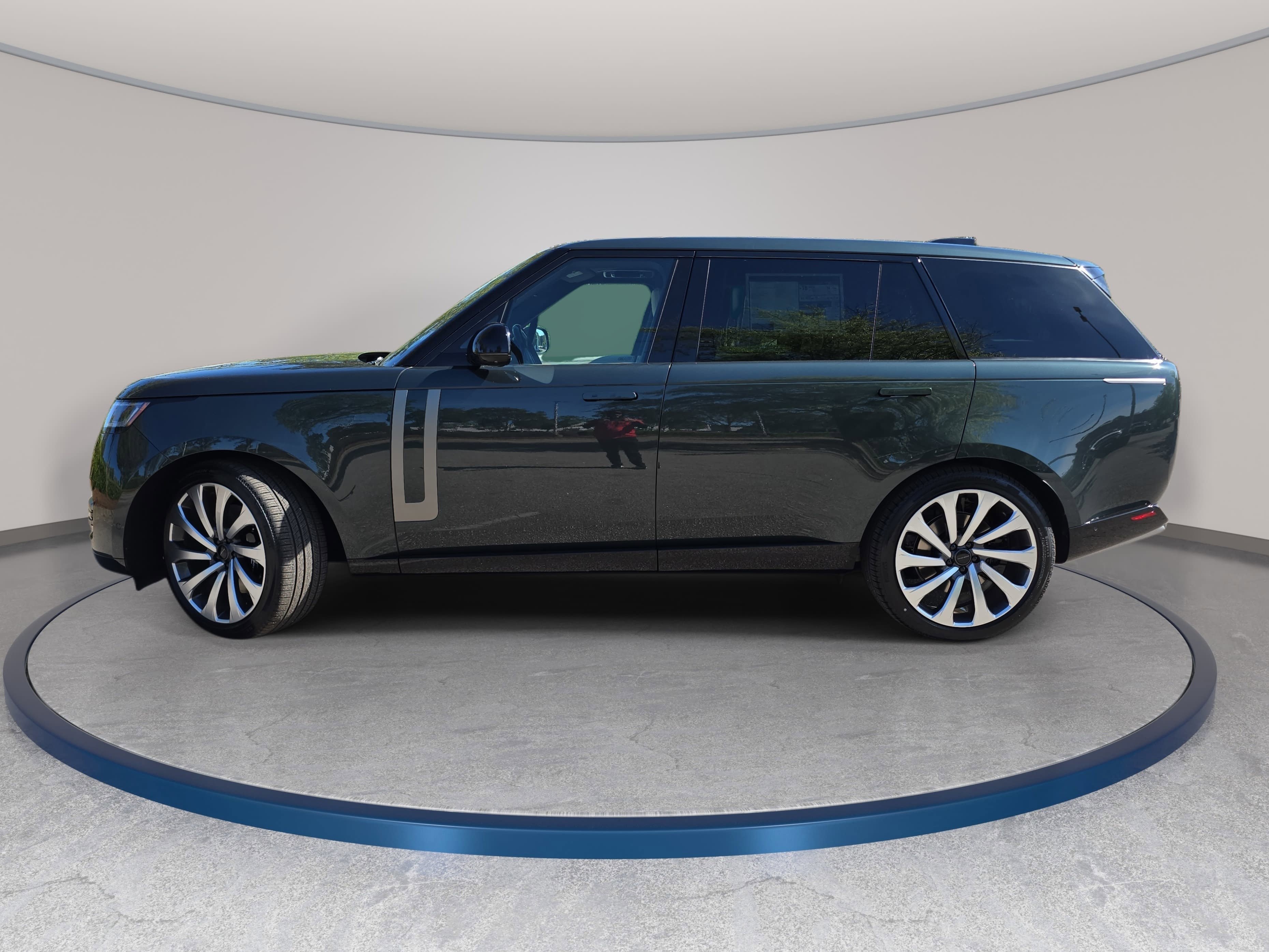 New 2026 Land Rover Range Rover Long Wheelbase SE AWD/4WD image 8