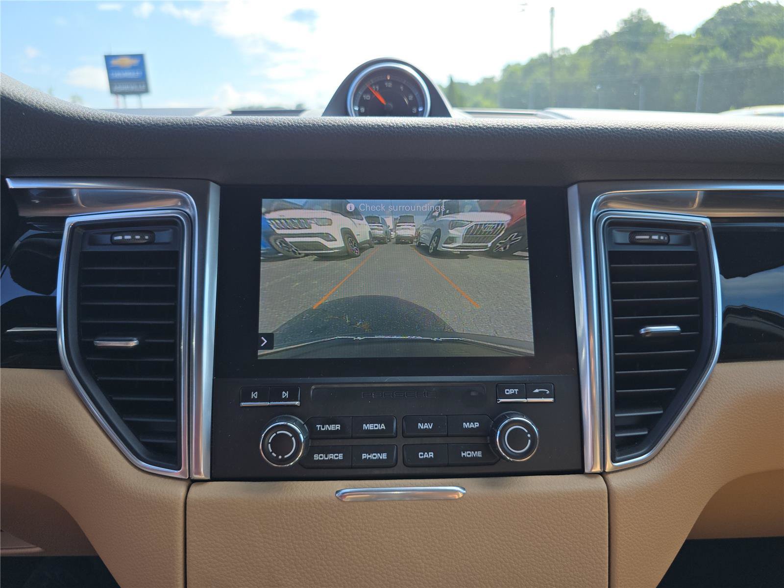 Used 2018 Porsche Macan AWD/4WD image 27