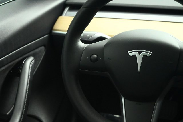 Used 2020 Tesla Model 3 Standard Range RWD image 40
