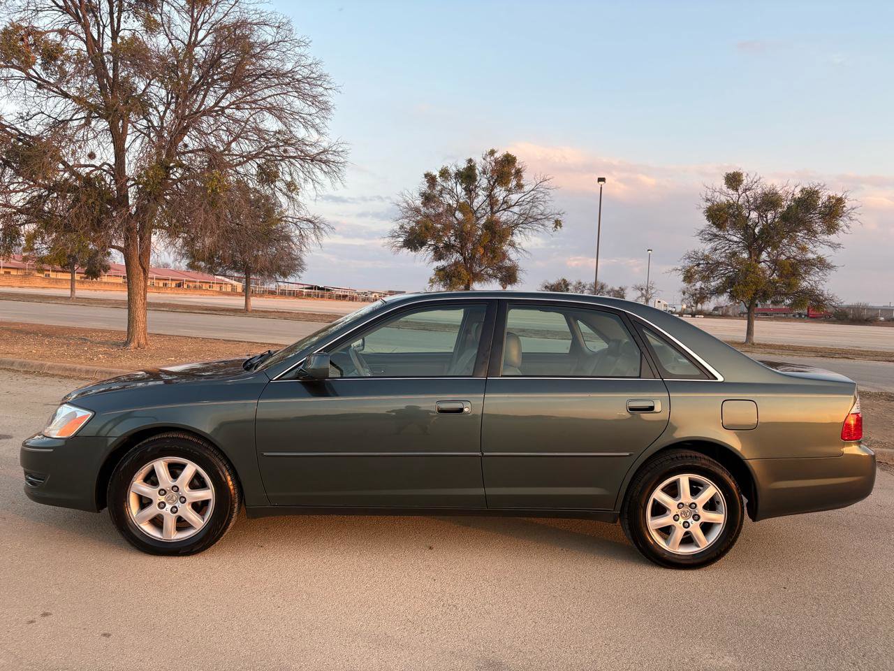 Used 2004 Toyota Avalon XLS image 4