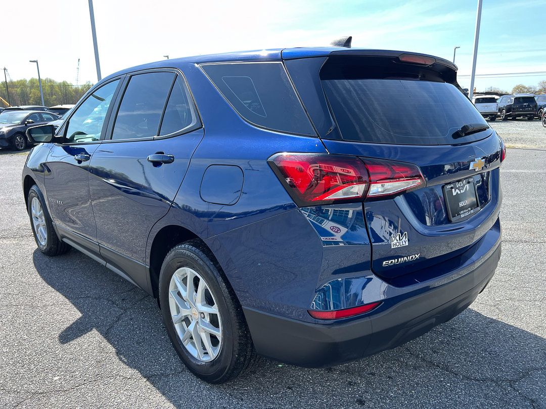 Used 2023 Chevrolet Equinox LS image 3