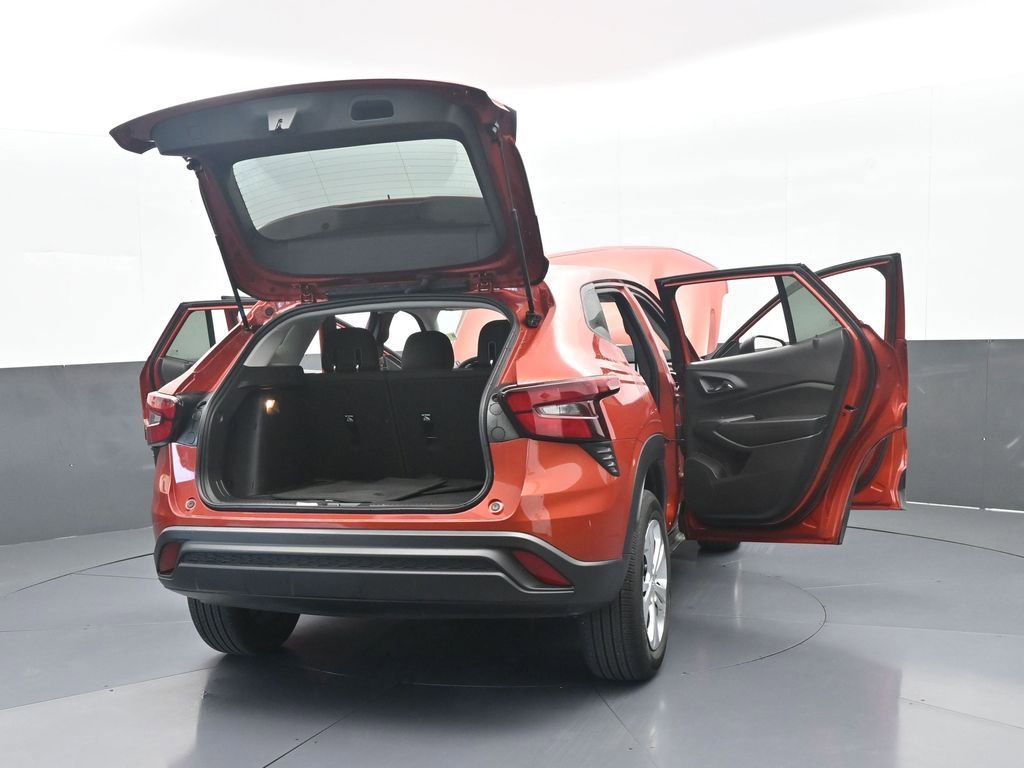 Used 2024 Chevrolet Trax LS image 69